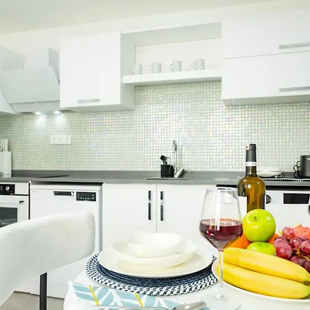 Westcoast 1-bedroom Located Heart Of Old Town 펜션
