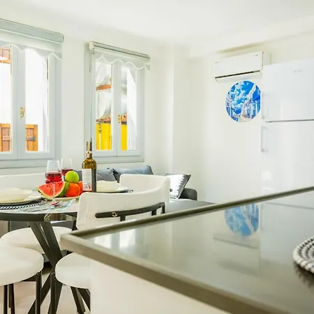 Westcoast 1-bedroom Located Heart Of Old Town *