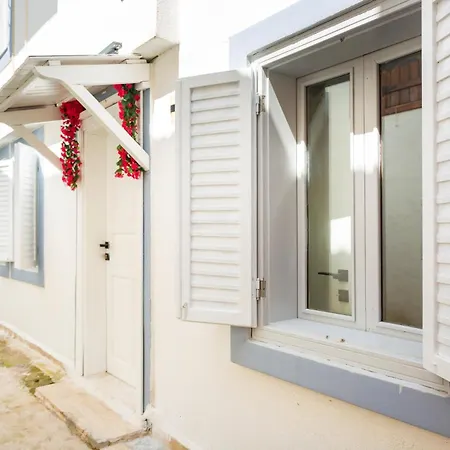 Westcoast 1-bedroom Located Heart Of Old Town *